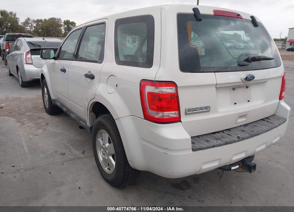 2011 FORD ESCAPE XLS VIN: 1FMCU0C73BKA82108