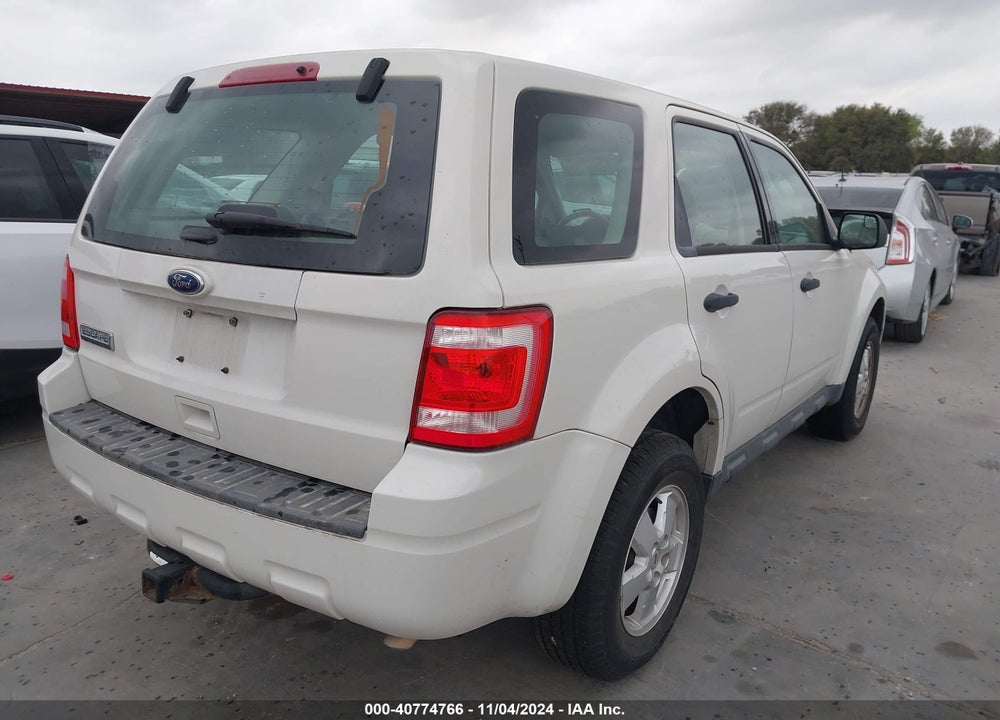 2011 FORD ESCAPE XLS VIN: 1FMCU0C73BKA82108