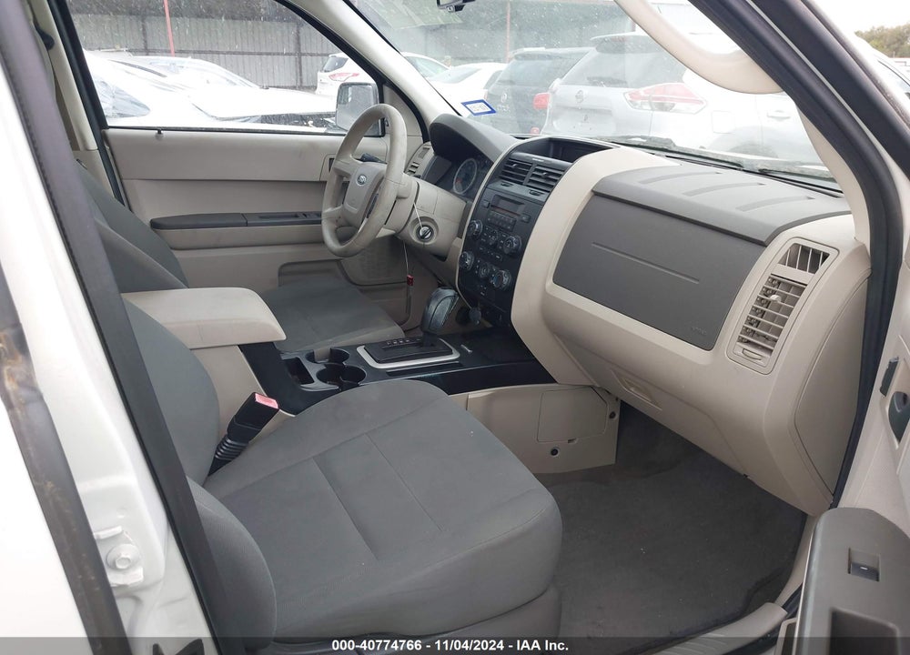 2011 FORD ESCAPE XLS VIN: 1FMCU0C73BKA82108