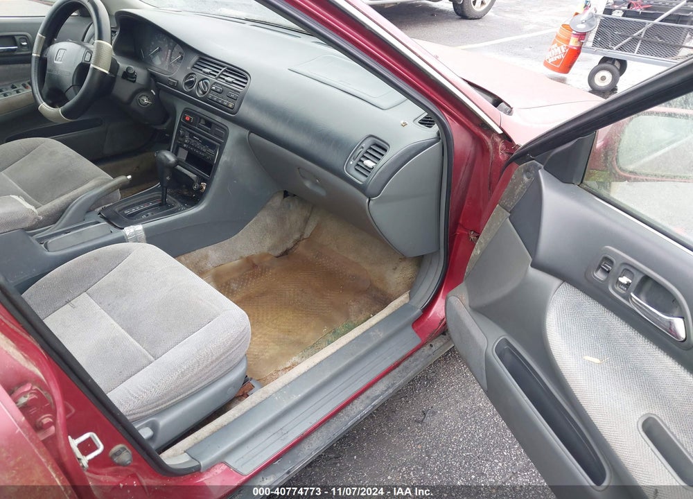 1995 HONDA ACCORD EX VIN: 1HGCD5656SA033780