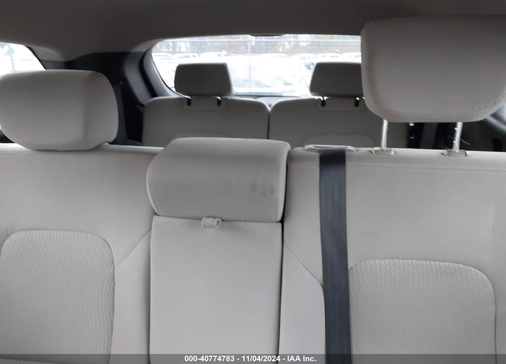 2017 HYUNDAI SANTA FE SE VIN: KM8SMDHF7HU191817