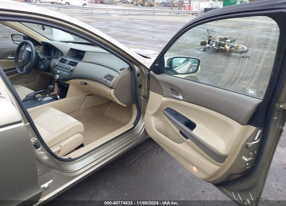 2010 HONDA ACCORD 2.4 LX VIN: 1HGCP2F30AA077552