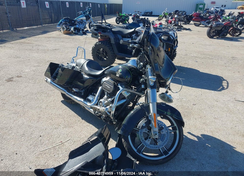 2017 HARLEY-DAVIDSON FLHXS STREET GLIDE SPECIAL VIN: 1HD1KRC14HB607962