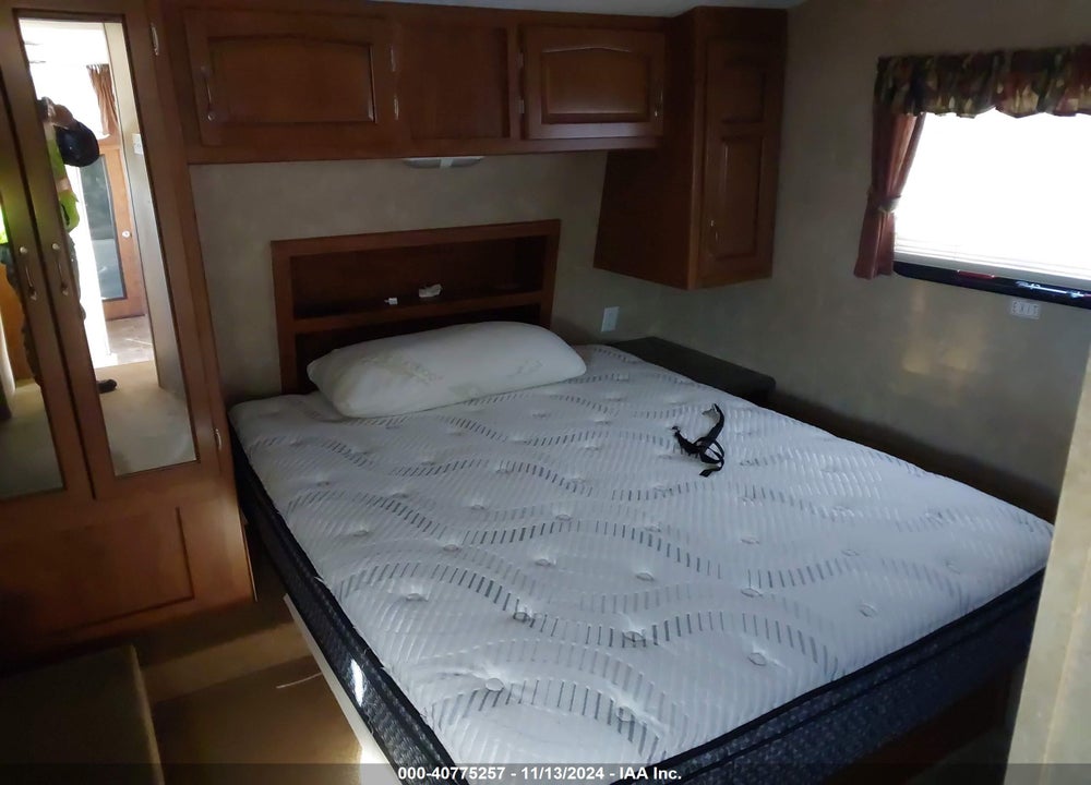 2009 KEYSTONE RAPTOR M3812TS VIN: 4YDF3812X9R800925