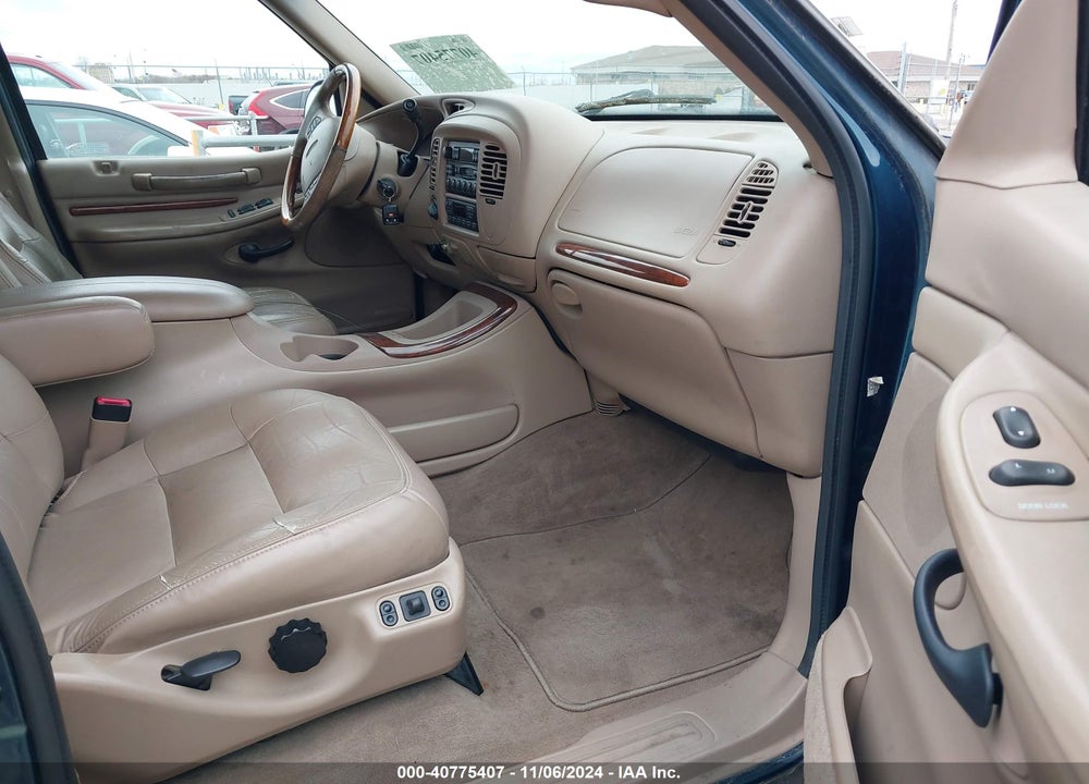 1998 LINCOLN NAVIGATOR VIN: 5LMPU28L9WLJ27598