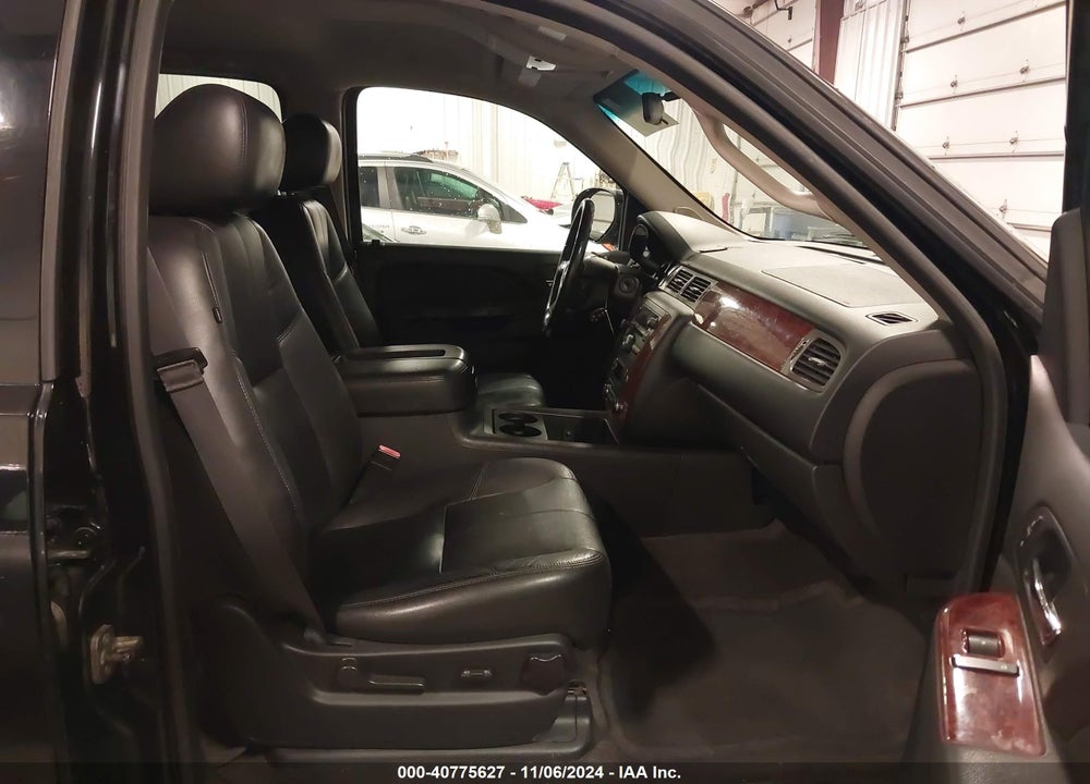 2013 CHEVROLET SUBURBAN 1500 LT VIN: 1GNSKJE71DR137178