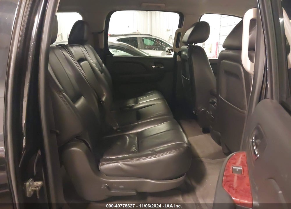 2013 CHEVROLET SUBURBAN 1500 LT VIN: 1GNSKJE71DR137178