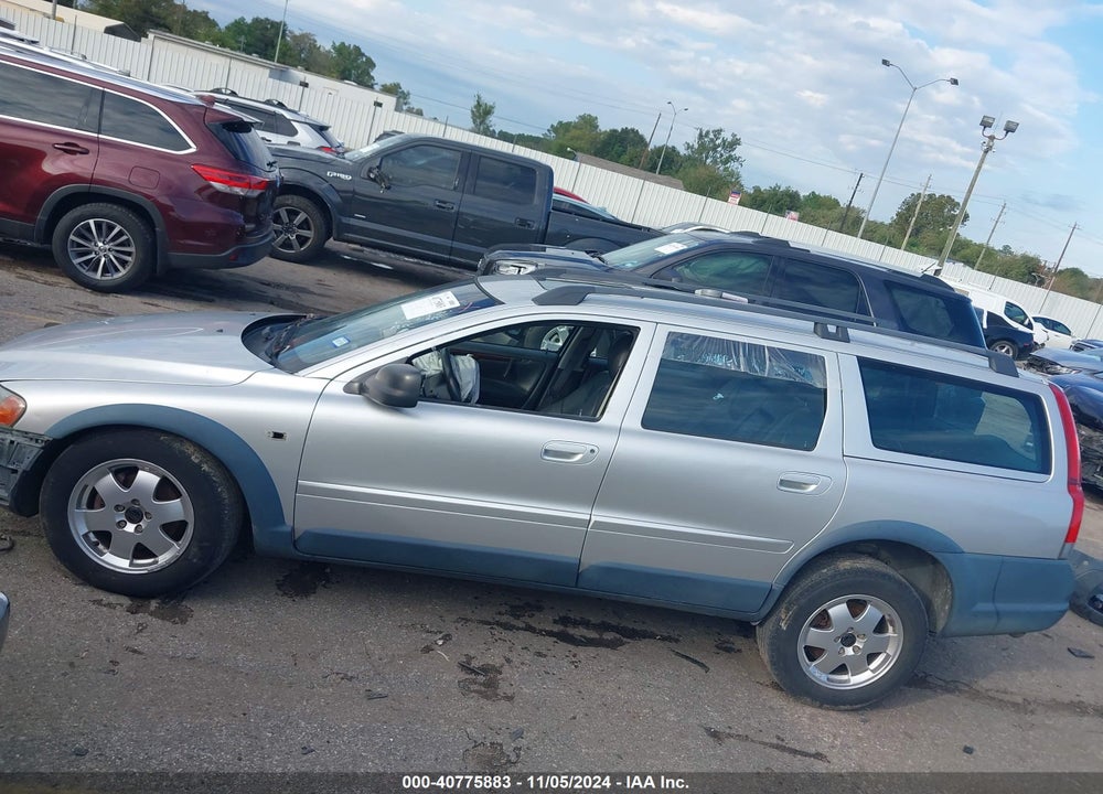 2002 VOLVO V70 XC VIN: YV1SZ58D721066880
