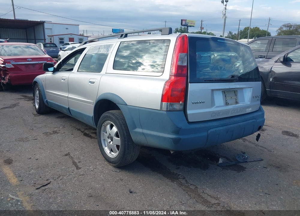 2002 VOLVO V70 XC VIN: YV1SZ58D721066880
