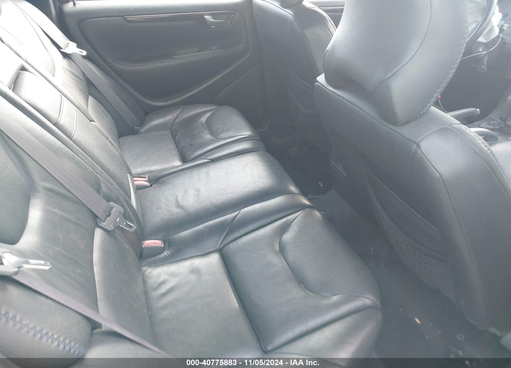 2002 VOLVO V70 XC VIN: YV1SZ58D721066880