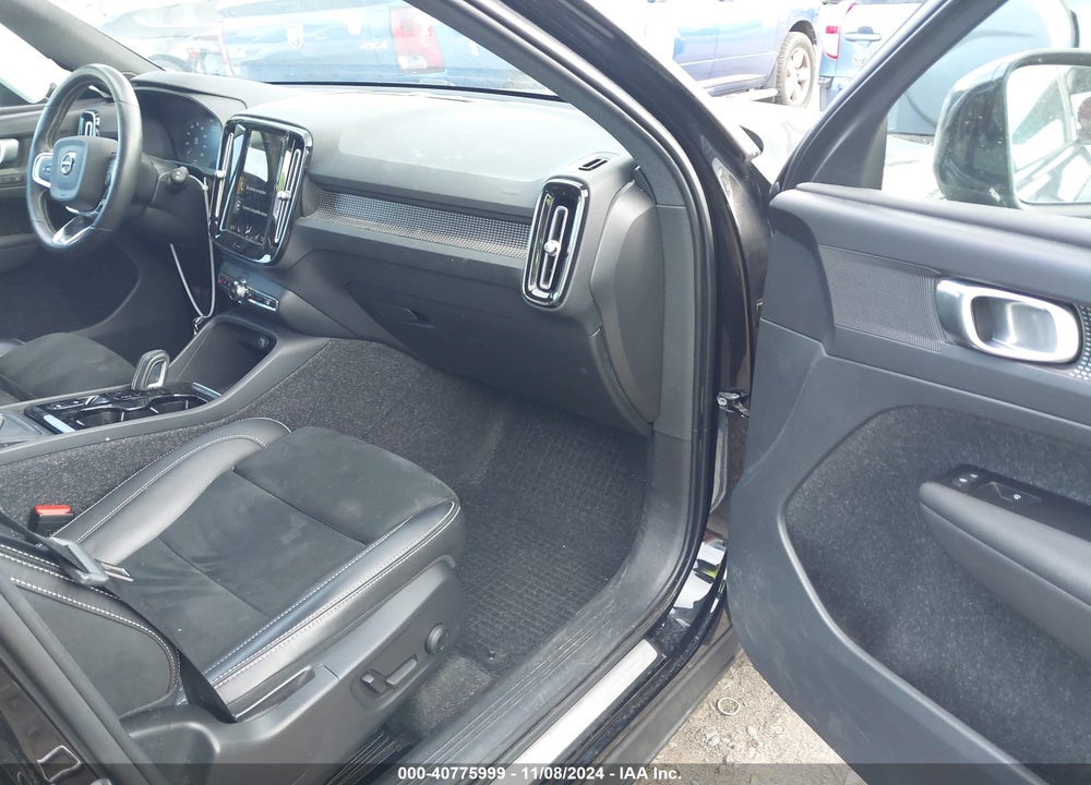 2021 VOLVO XC40 T5 R-DESIGN VIN: YV4162UM5M2522934