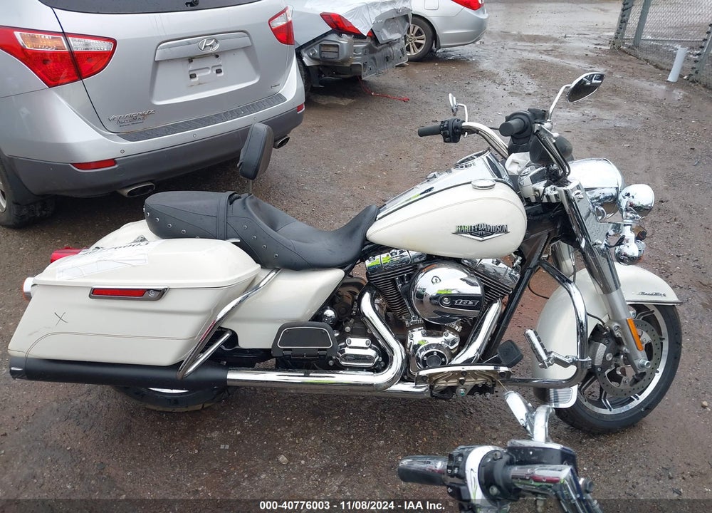 2015 HARLEY-DAVIDSON FLHR ROAD KING VIN: 1HD1FBM10FB641517