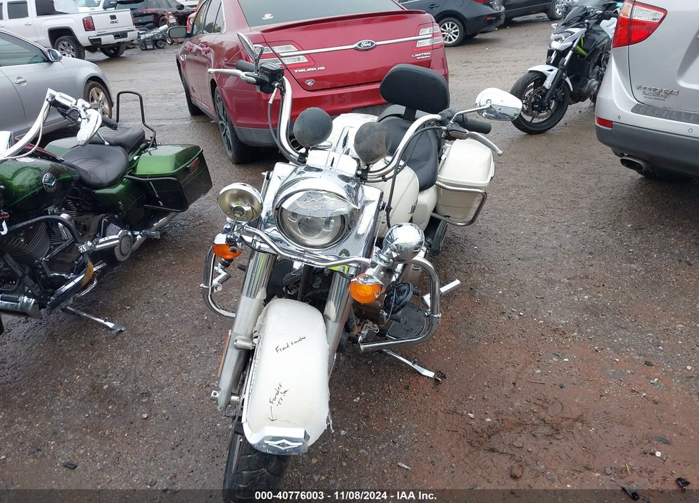 2015 HARLEY-DAVIDSON FLHR ROAD KING VIN: 1HD1FBM10FB641517