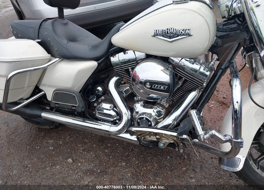 2015 HARLEY-DAVIDSON FLHR ROAD KING VIN: 1HD1FBM10FB641517