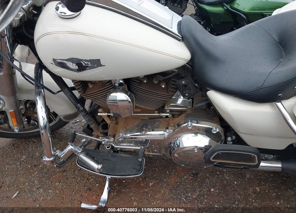 2015 HARLEY-DAVIDSON FLHR ROAD KING VIN: 1HD1FBM10FB641517