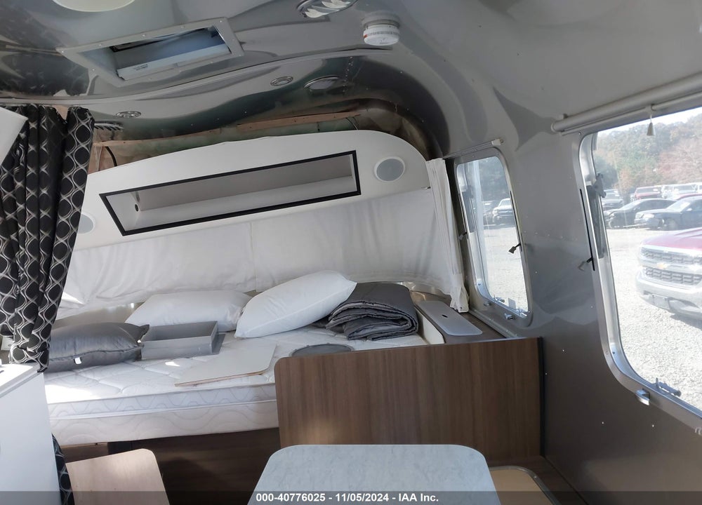 2023 AIRSTREAM CARAVEL VIN: 1STVMAF18PJ567658