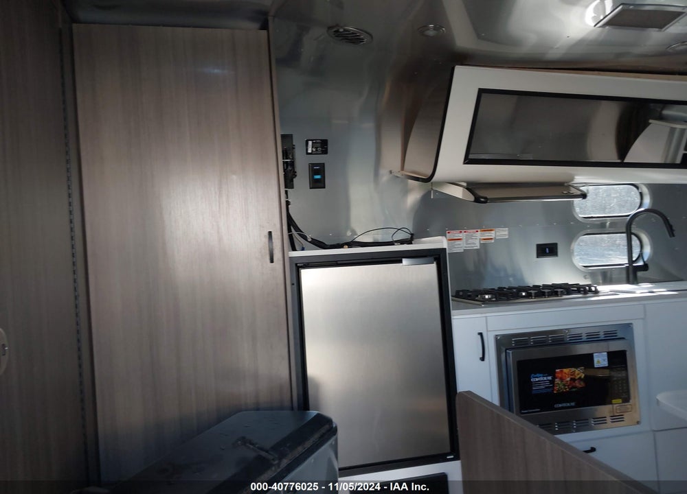 2023 AIRSTREAM CARAVEL VIN: 1STVMAF18PJ567658