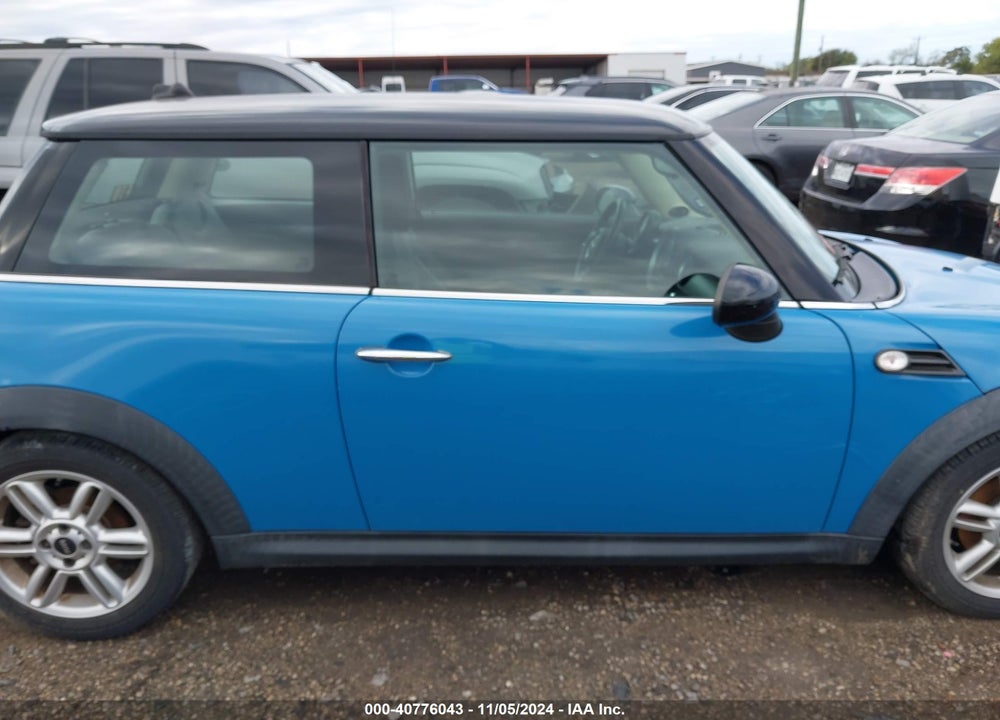 2013 MINI HARDTOP COOPER VIN: WMWSU3C56DT686228