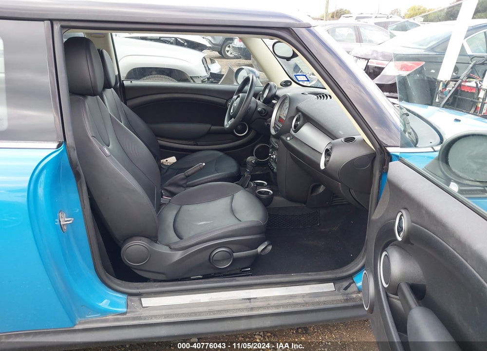 2013 MINI HARDTOP COOPER VIN: WMWSU3C56DT686228
