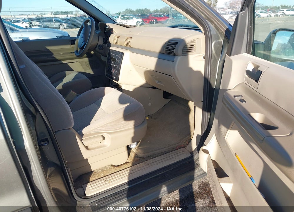 2005 FORD FREESTAR SE VIN: 2FMDA51655BA52885