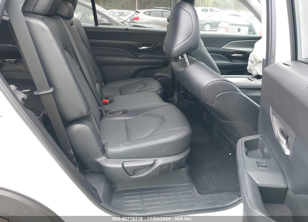 2024 TOYOTA GRAND HIGHLANDER XLE VIN: 5TDAAAA57RS011153