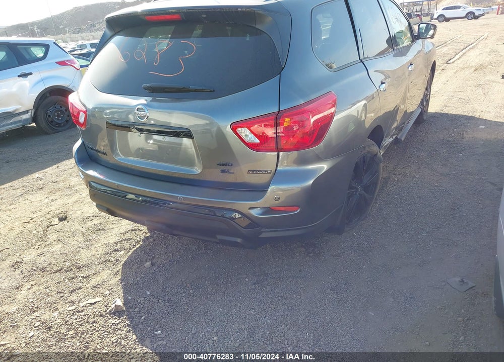 2018 NISSAN PATHFINDER SL VIN: 5N1DR2MM7JC654196