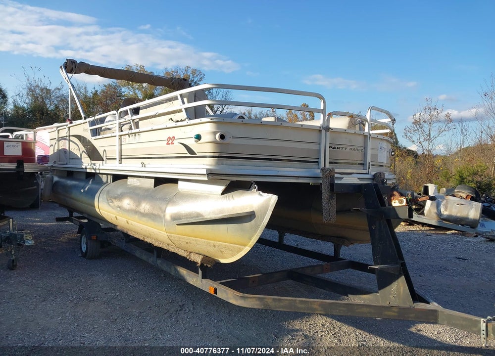 2002 SUNTRACKER PONTOON VIN: BUJ06124G102