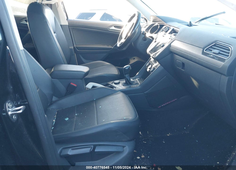 2018 VOLKSWAGEN TIGUAN 2.0T SE/SEL VIN: 3VV2B7AX8JM146752