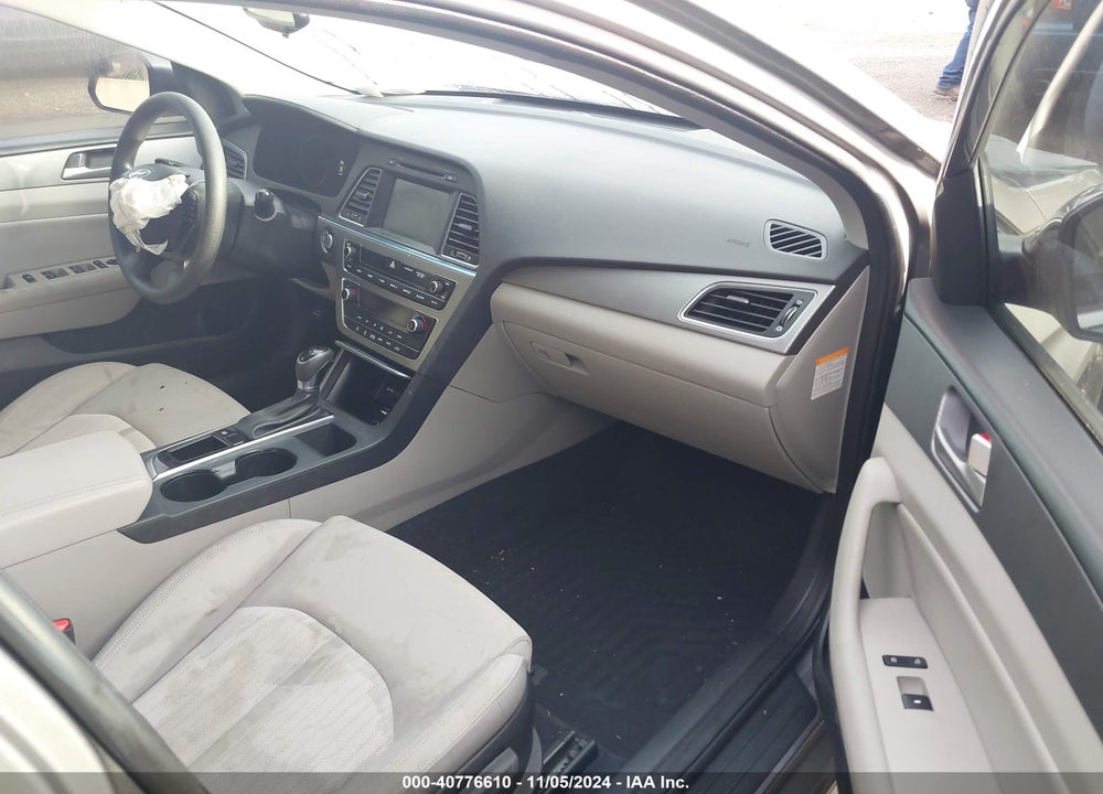 2017 HYUNDAI SONATA HYBRID SE VIN: KMHE24L39HA071051