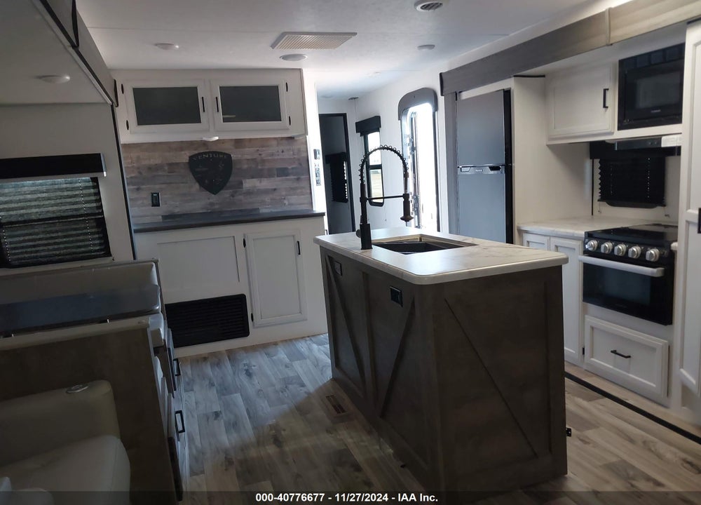 2023 VENTURE TRAVEL TRAILER VIN: 4EZT13126P8081124