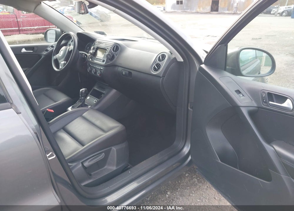 2016 VOLKSWAGEN TIGUAN S VIN: WVGBV7AX8GW523073