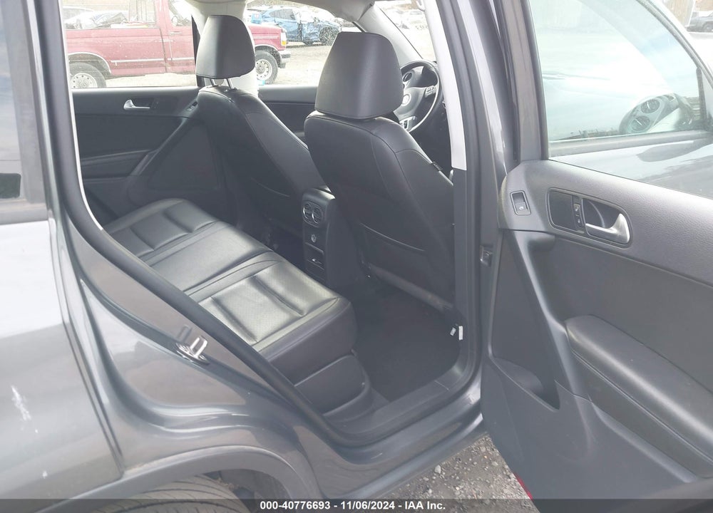 2016 VOLKSWAGEN TIGUAN S VIN: WVGBV7AX8GW523073