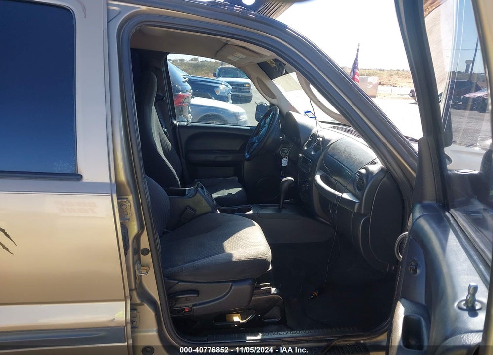 2004 JEEP LIBERTY SPORT VIN: 1J4GL48K54W240208
