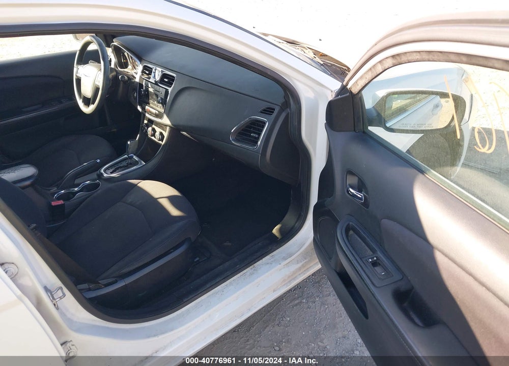 2013 CHRYSLER 200 LX VIN: 1C3CCBAB6DN560893