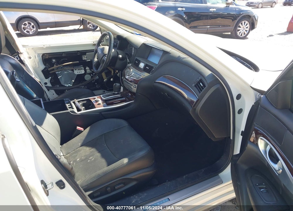 2018 INFINITI Q70L VIN: JN1BY1PRXJM370140
