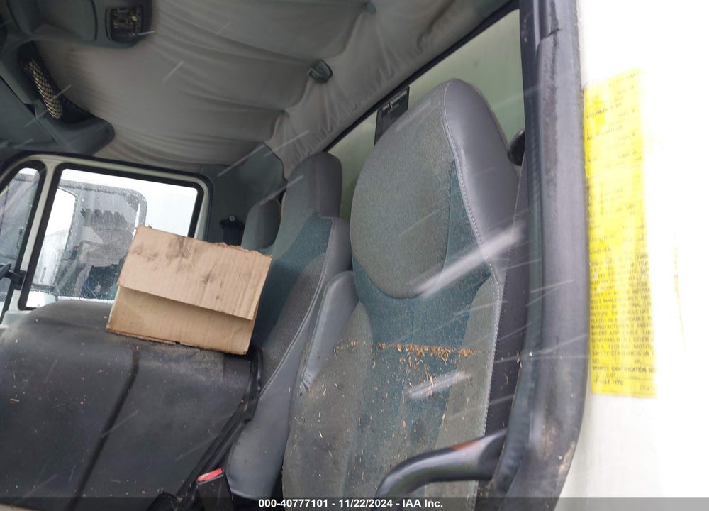 2005 INTERNATIONAL 4000 4300 VIN: 1HTMMAAN05H136646
