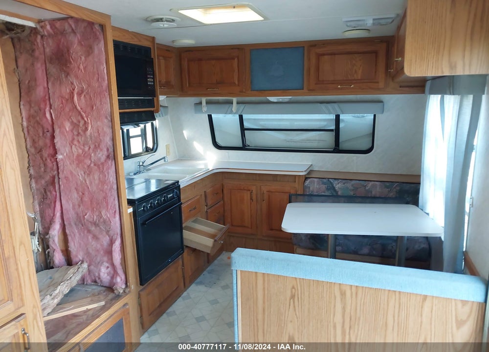 1993 JAYCO 35' TRAVEL TRAILER VIN: 1UJBJ02R8P1SR0087