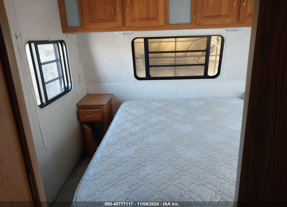 1993 JAYCO 35' TRAVEL TRAILER VIN: 1UJBJ02R8P1SR0087