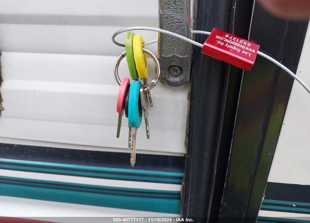 1993 JAYCO 35' TRAVEL TRAILER VIN: 1UJBJ02R8P1SR0087