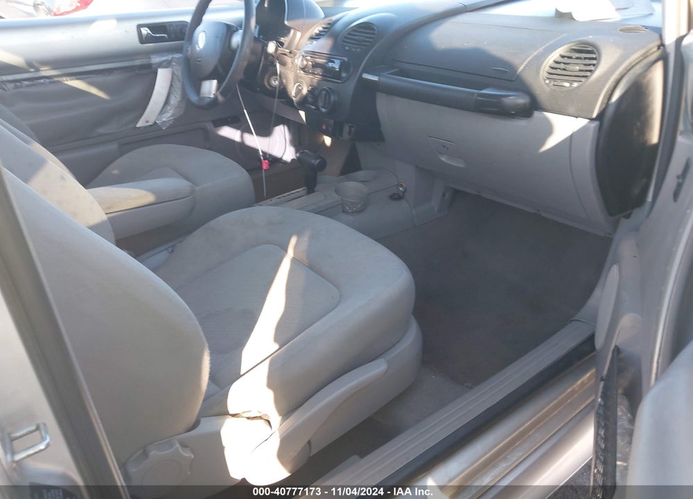 2001 VOLKSWAGEN NEW BEETLE GLS VIN: 3VWCS21C21M420981