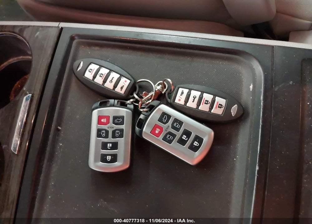 2015 TOYOTA SIENNA XLE 8 PASSENGER VIN: 5TDYK3DC3FS563942