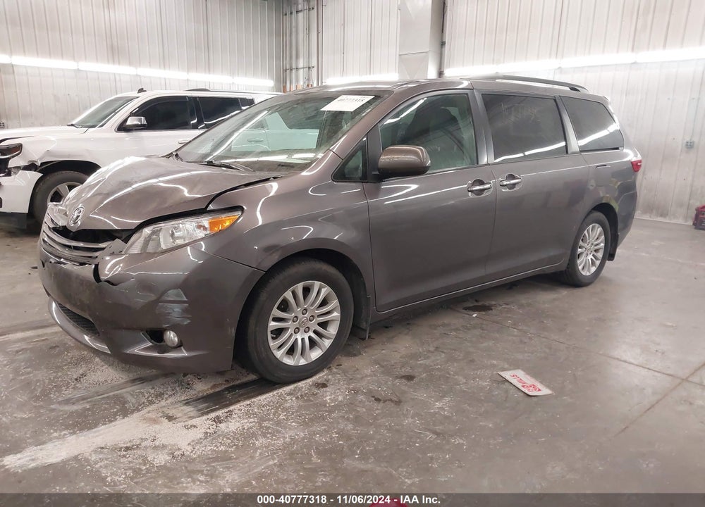 2015 TOYOTA SIENNA XLE 8 PASSENGER VIN: 5TDYK3DC3FS563942