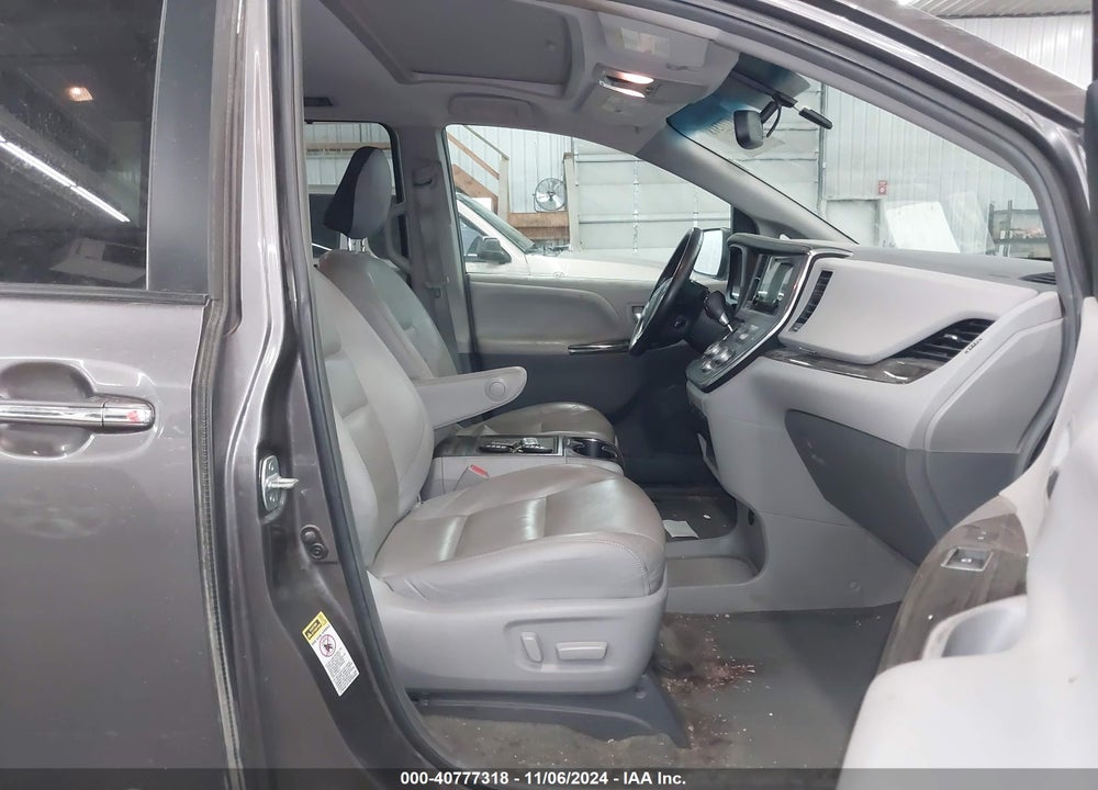 2015 TOYOTA SIENNA XLE 8 PASSENGER VIN: 5TDYK3DC3FS563942