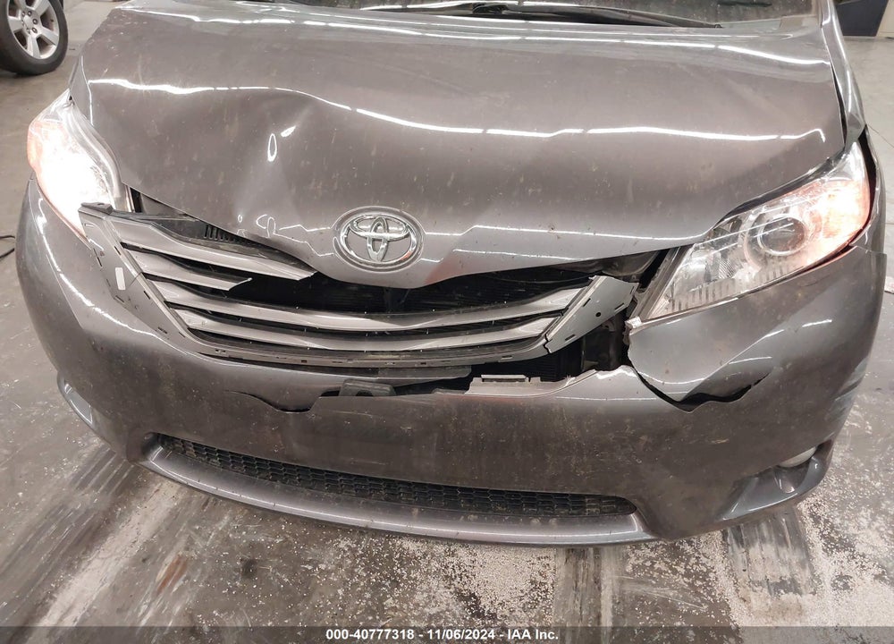2015 TOYOTA SIENNA XLE 8 PASSENGER VIN: 5TDYK3DC3FS563942