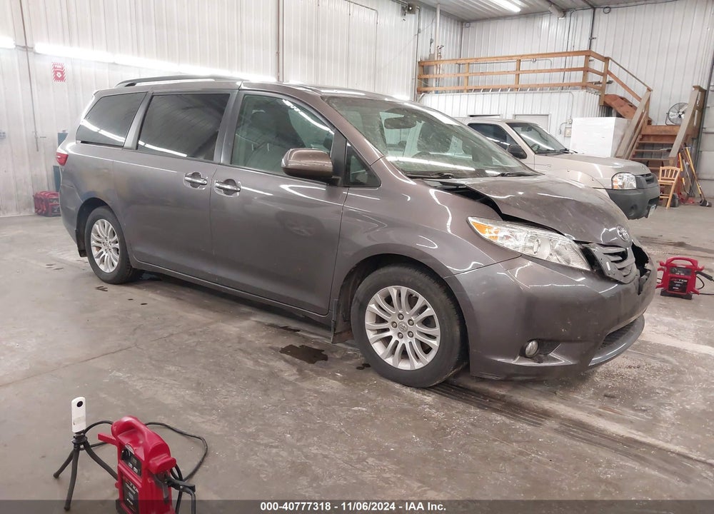 2015 TOYOTA SIENNA XLE 8 PASSENGER VIN: 5TDYK3DC3FS563942