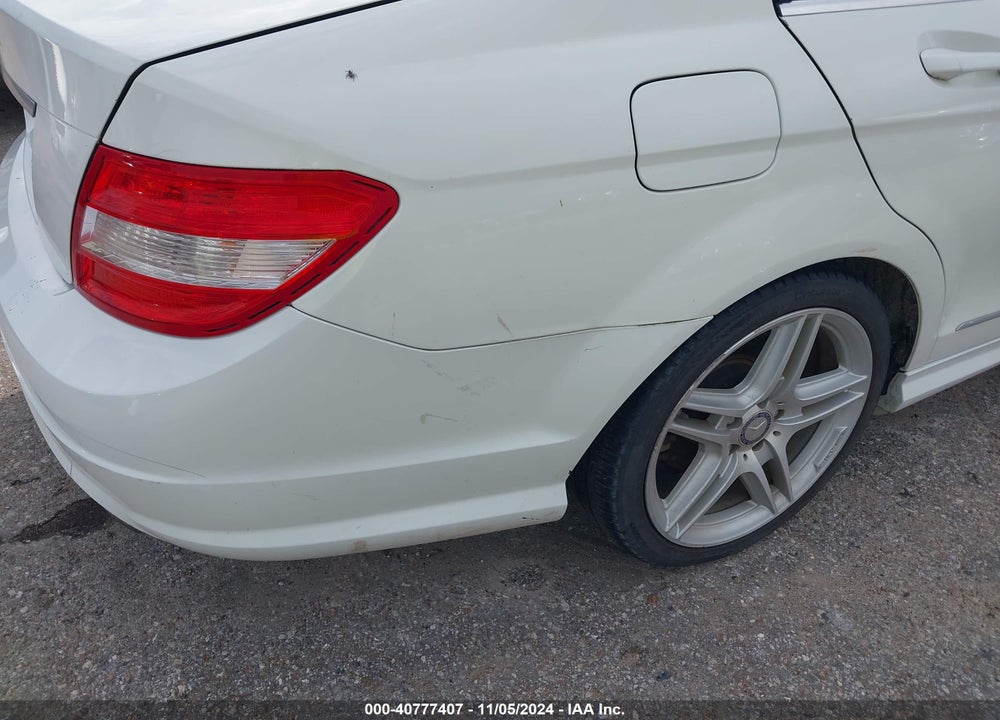 2011 MERCEDES-BENZ C 300 LUXURY/SPORT VIN: WDDGF5EBXBR164011