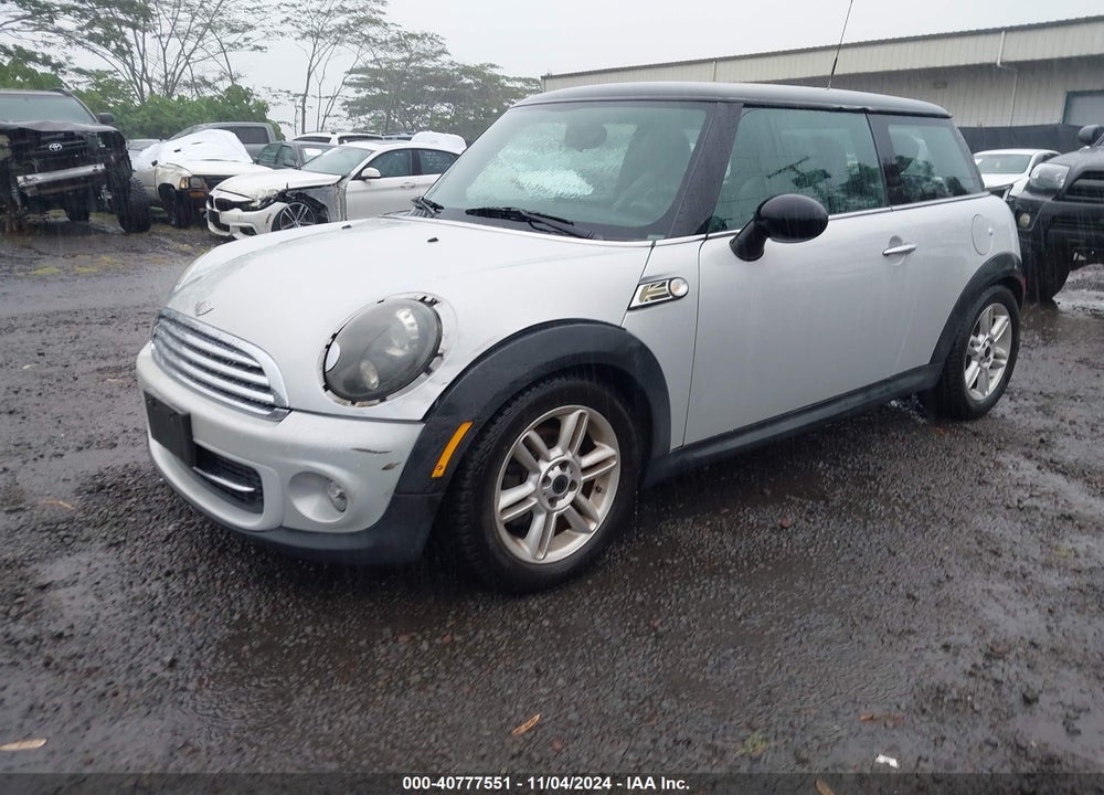 2011 MINI COOPER VIN: WMWSU3C50BT095180