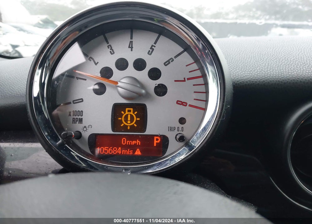 2011 MINI COOPER VIN: WMWSU3C50BT095180