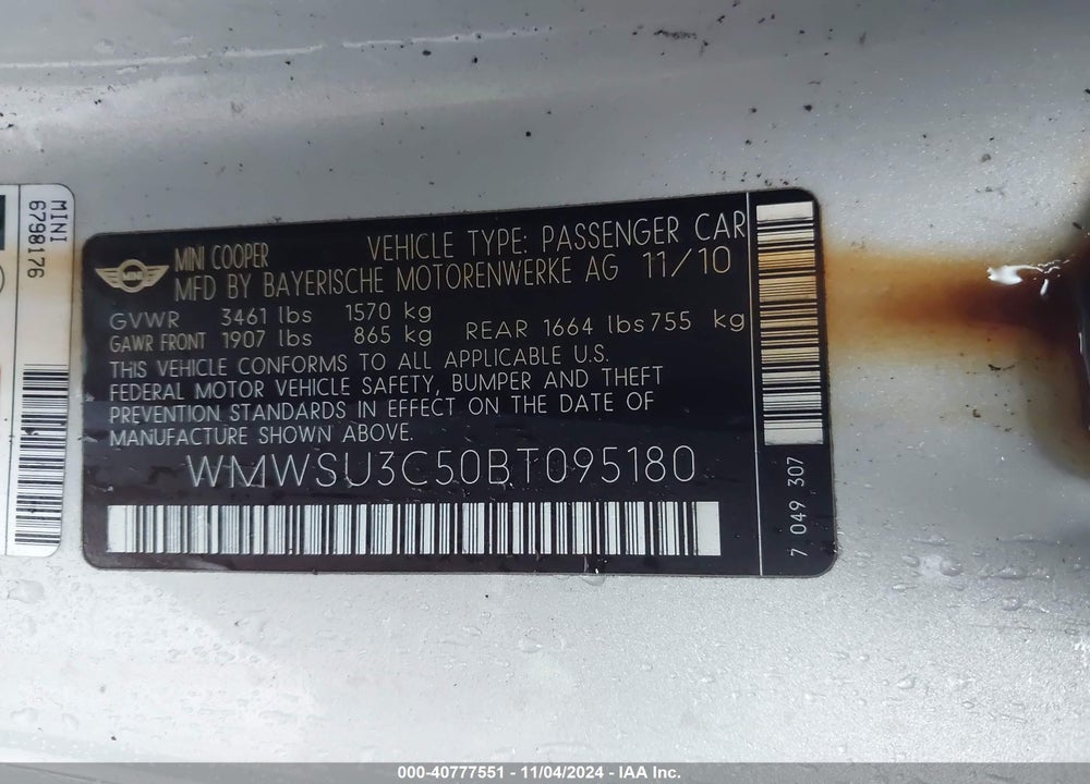 2011 MINI COOPER VIN: WMWSU3C50BT095180