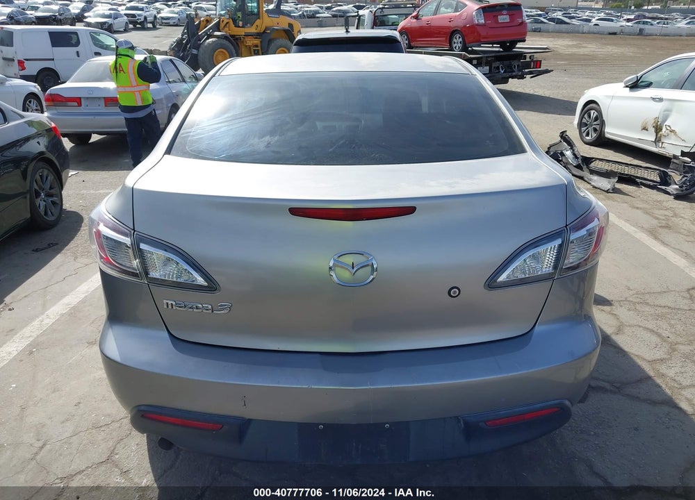 2011 MAZDA 3 I SPORT VIN: JM1BL1UG7B1381842